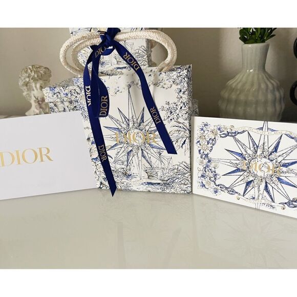 Dior Holiday Gift Paper Bag - Picture 2 of 8